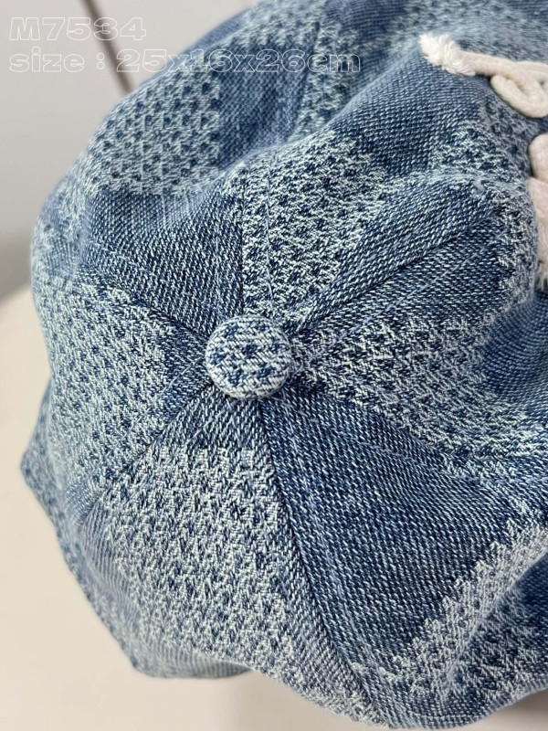 l**is V*t*n damier denim 3d cap