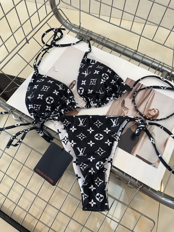 l**is V*t*n swimsuit