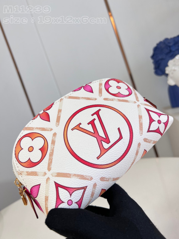 l**is V*t*n pochette cosmétique pm