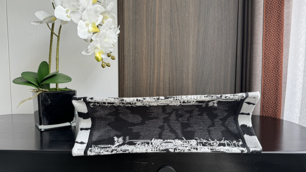 medium D*or book tote-36*18*28cm