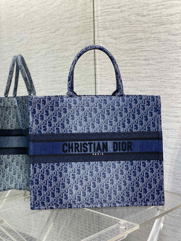 large D*or book tote-42*35*18.5cm