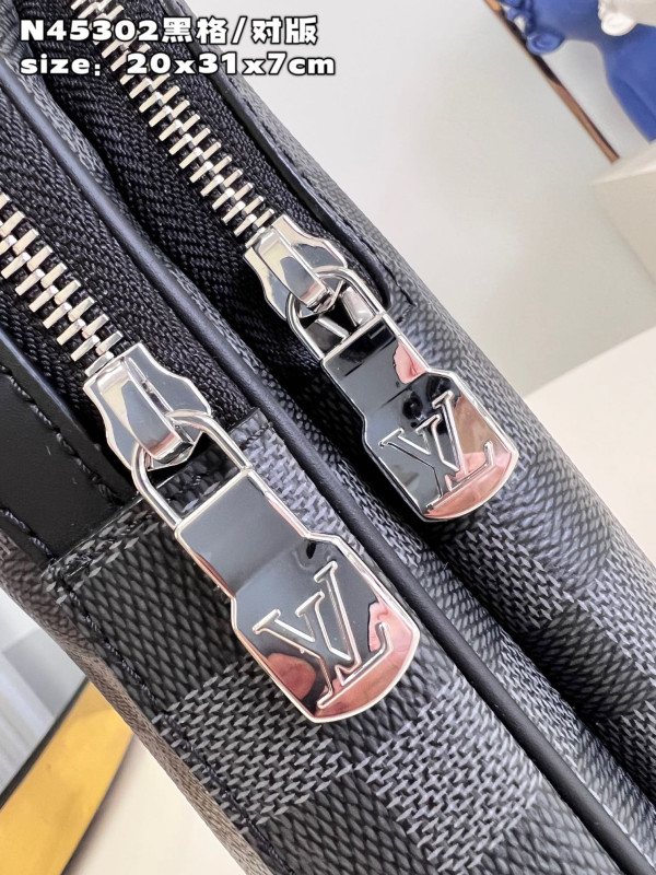 l**is V*t*n avenue slingbag nm-31*20*7cm