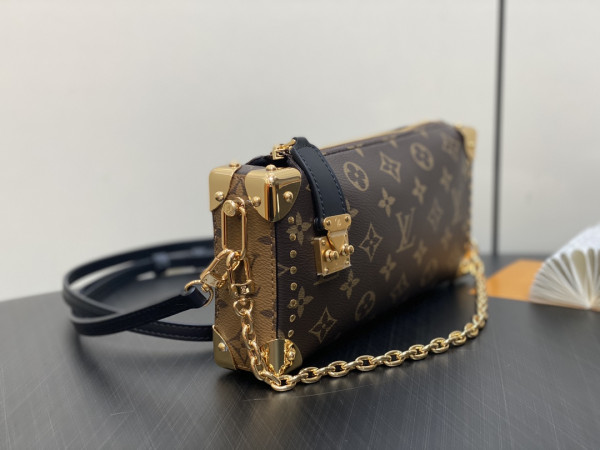 l**is V*t*n slim trunk-23*12*4cm