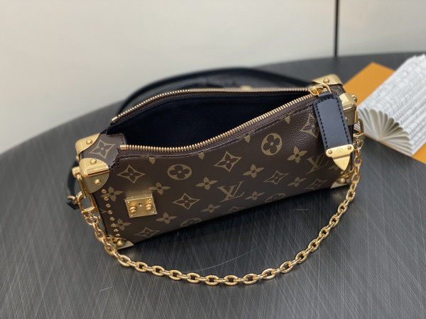 l**is V*t*n slim trunk-23*12*4cm