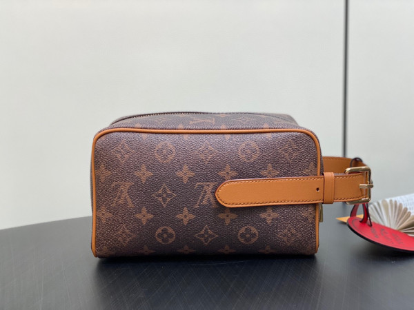 l**is V*t*n locker dopp kit bag-23*13*12cm
