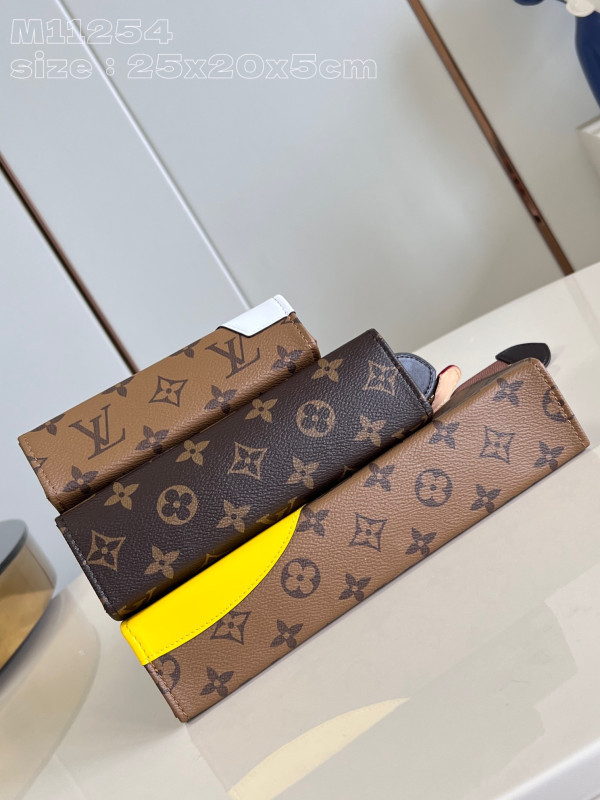 l**is V*t*n trio toilet pouch-25*20*5.5cm