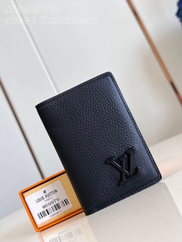 l**is V*t*n pocket organizer-7.5*11.1*1 cm