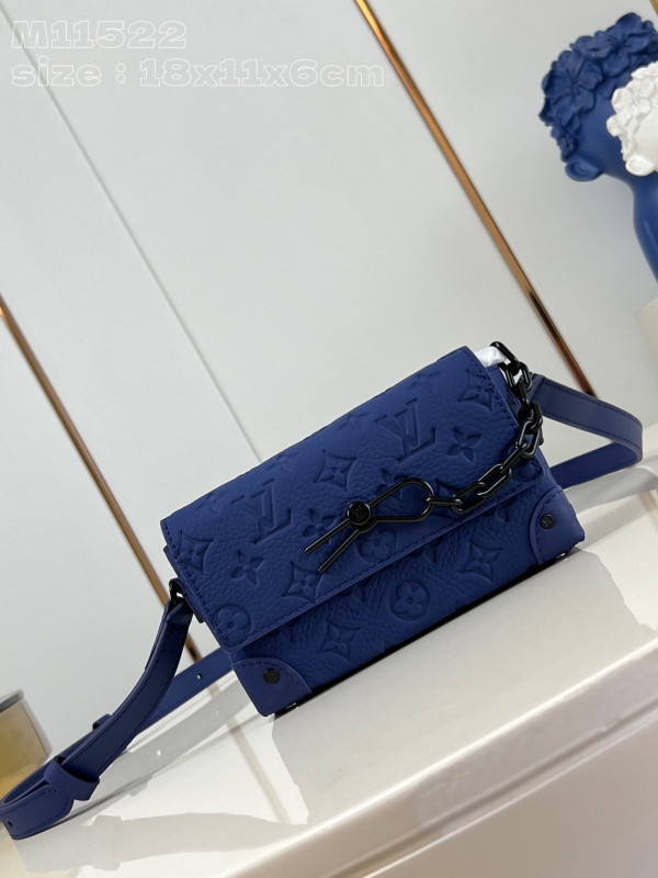 l**is V*t*n steamer wearable wallet-18*11*6.5cm