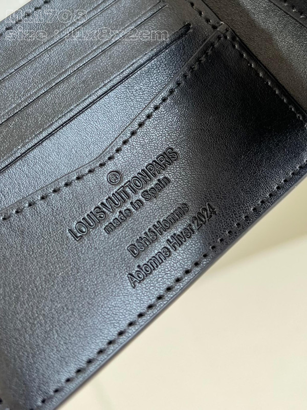 l**is V*t*n slender wallet-11*8.5*2cm