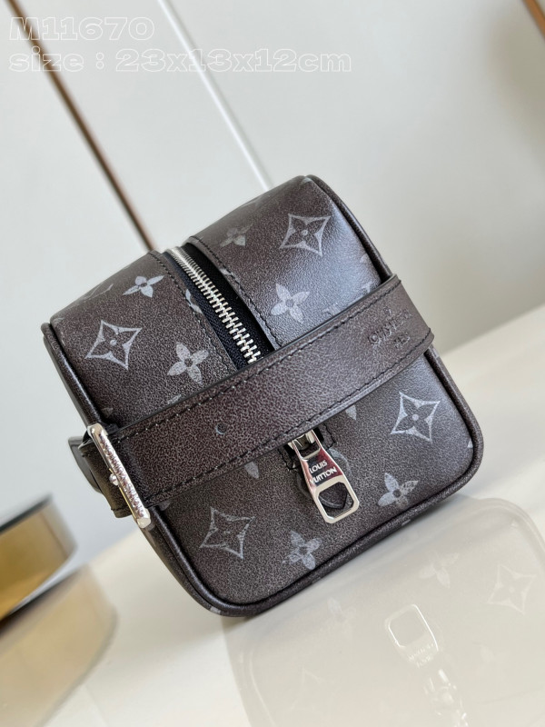 l**is V*t*n locker dopp kit bag-23*13*12cm