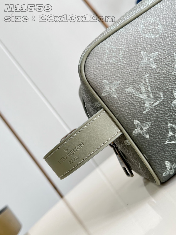 l**is V*t*n locker dopp kit bag-23*13*12cm