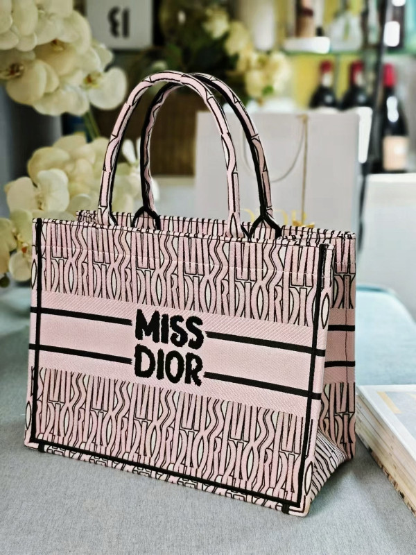 medium D*or book tote-36.5x27.5x16.5cm