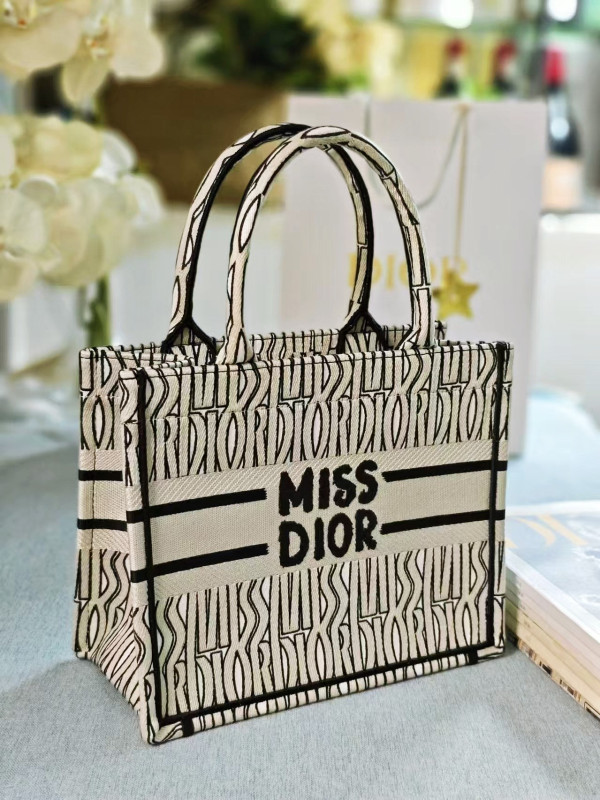 small D*or book tote-26cm