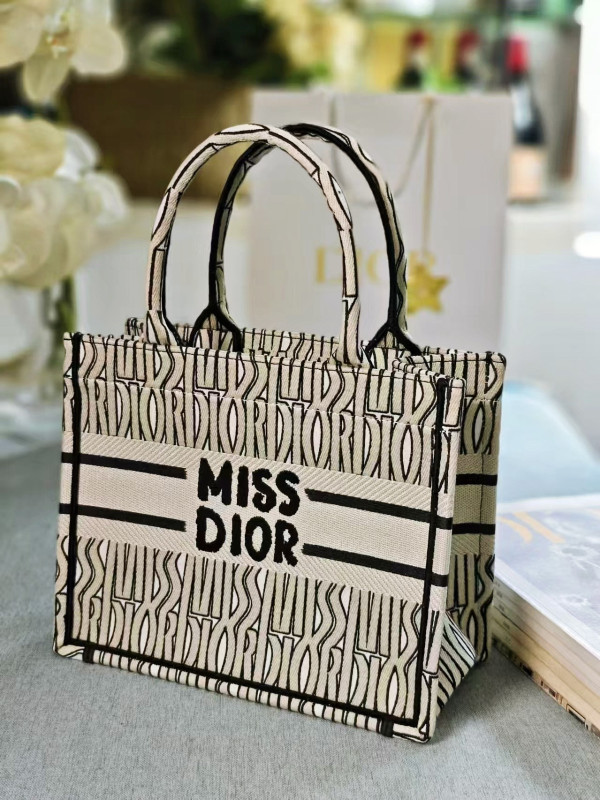 small D*or book tote-26cm
