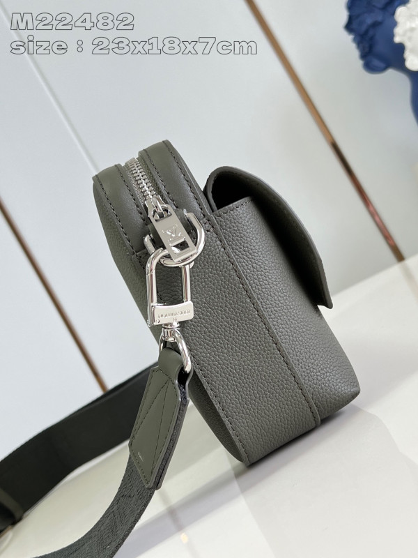 l**is V*t*n fastline messenger-23.5*18*7cm