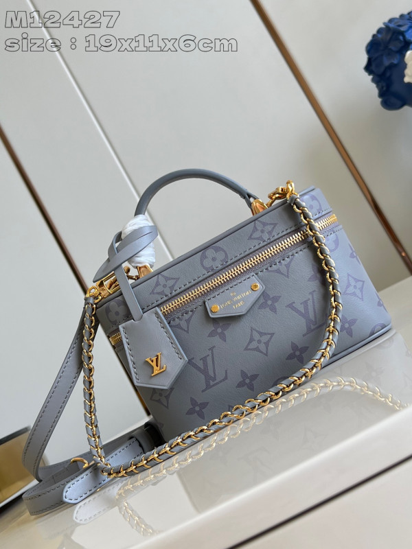 l**is V*t*n vanity chain pouch-19 x 11.5 x 6.5 cm