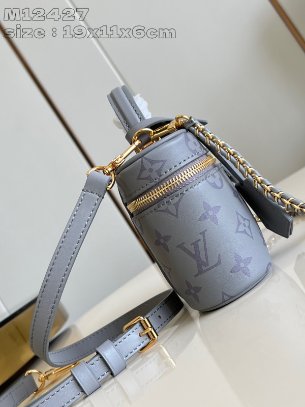 l**is V*t*n vanity chain pouch-19 x 11.5 x 6.5 cm