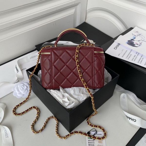 CL VANITY WITH CHAIN