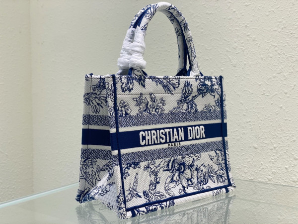 small D*or book tote