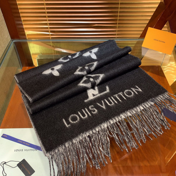 l**is V*t*n reykjavik scarf
